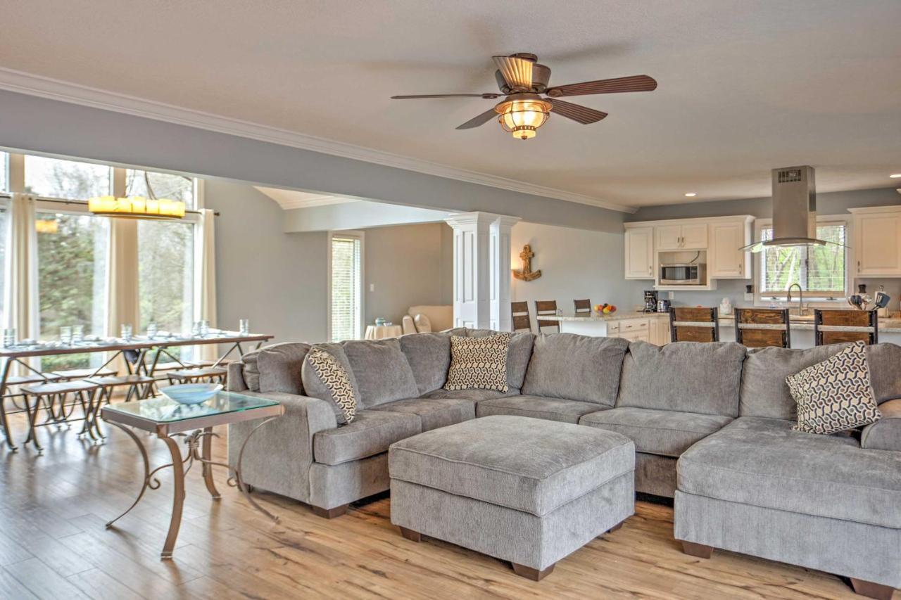 Monticello Home With Multi-Level Deck On 2 Acres! Екстер'єр фото