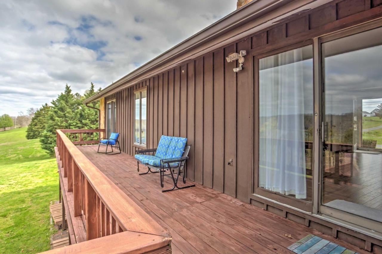 Monticello Home With Multi-Level Deck On 2 Acres! Екстер'єр фото