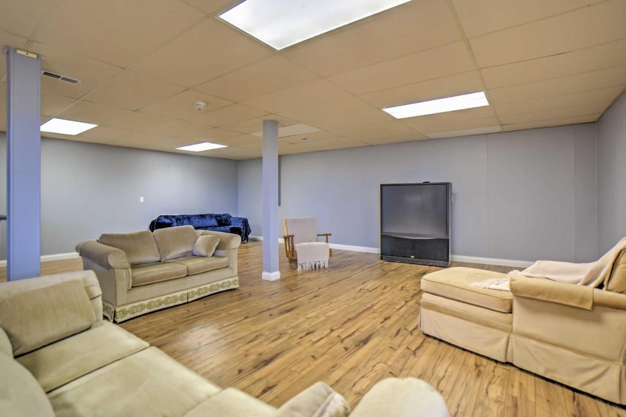 Monticello Home With Multi-Level Deck On 2 Acres! Екстер'єр фото